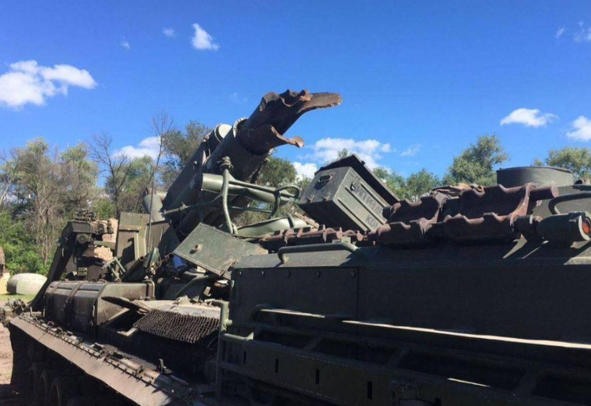 “Sieu phao” 203mm cua Ukraine no tung khi vua khai hoa-Hinh-9