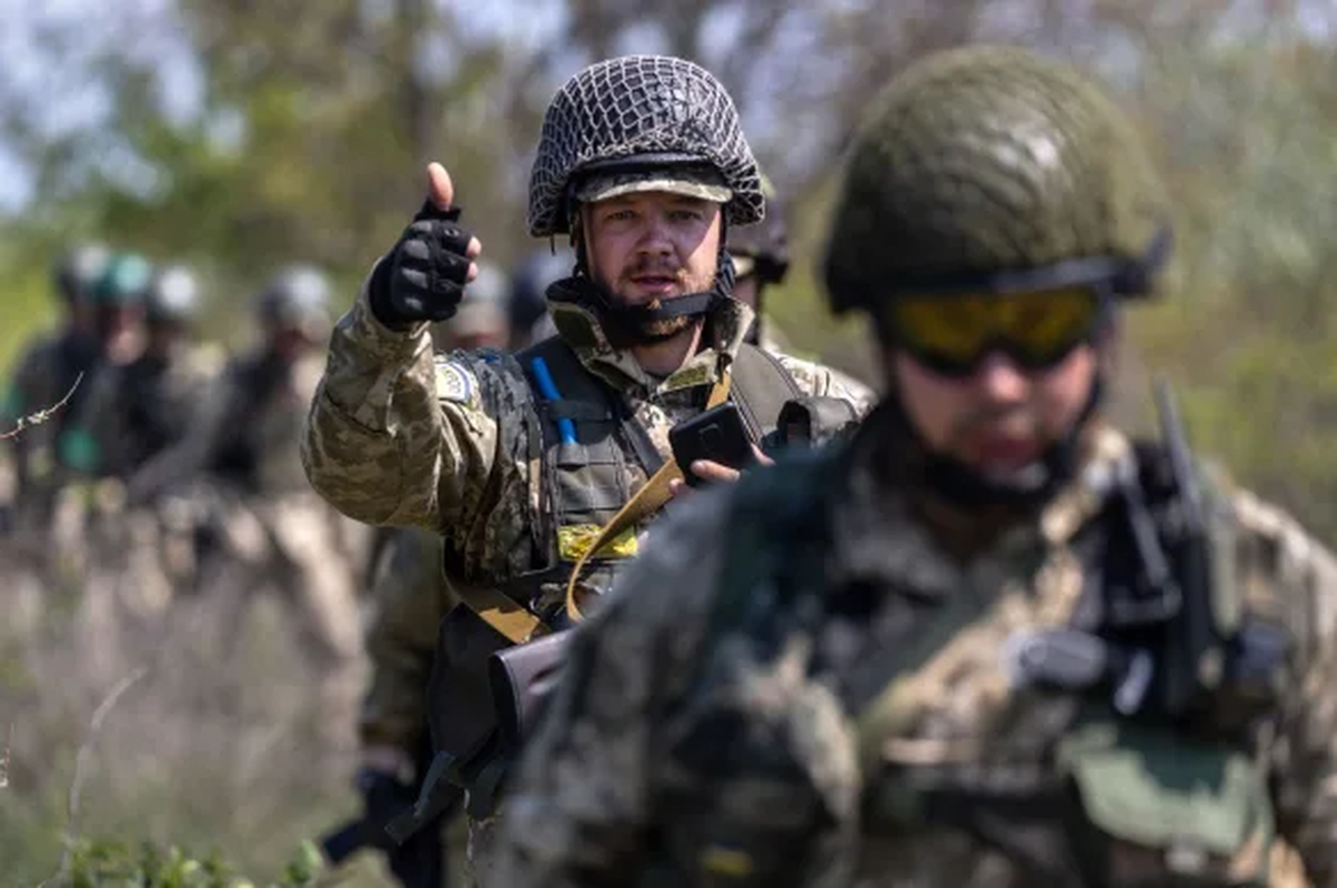 Ukraine bat chap kho khan, phan cong huong Nam Donetsk ac liet-Hinh-14
