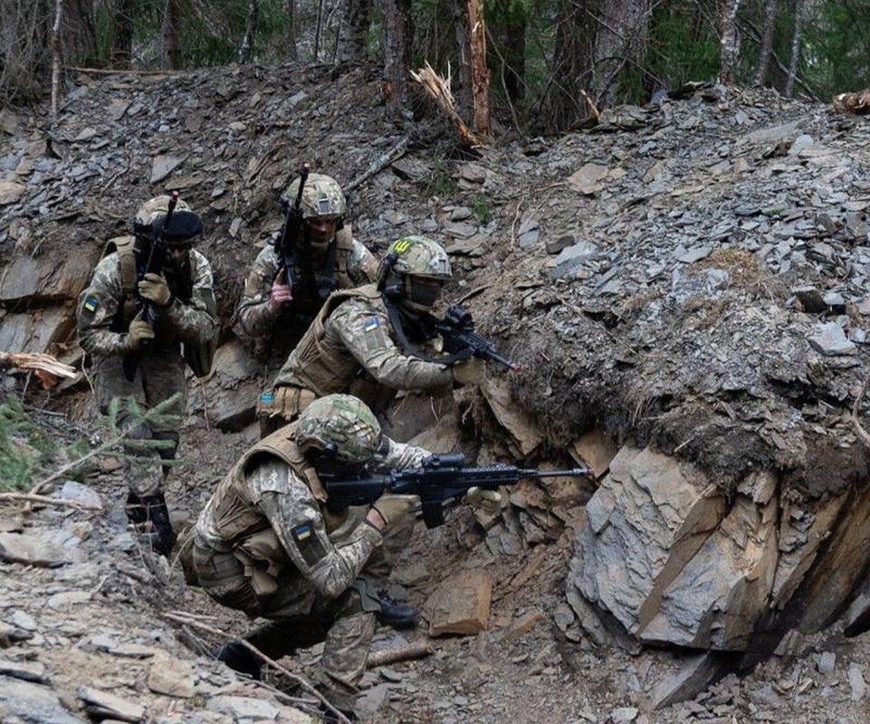 30.000 quan Ukraine co xuyen thung 1 km vong vay o Kupyansk-Hinh-18