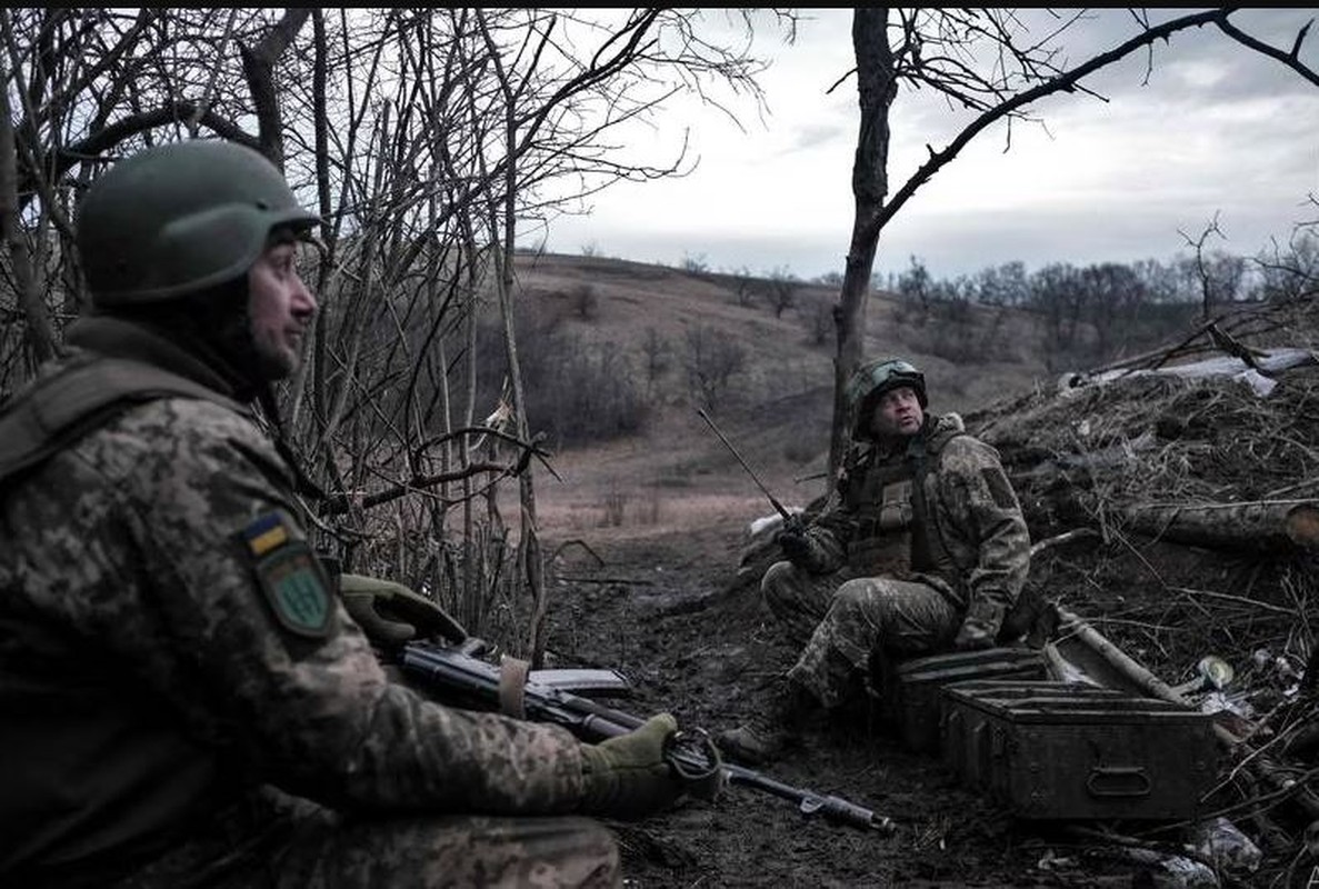 Diem nong tai Bakhmut: Ukraine tung 7 lu doan, Nga tang quan tiep vien-Hinh-11