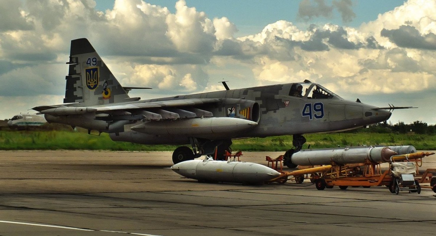 Cuong kich Su-25 cua Nga trang bi ten lua khung nhu HIMARS-Hinh-10