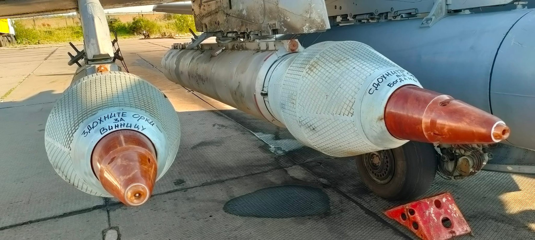 Cuong kich Su-25 cua Nga trang bi ten lua khung nhu HIMARS-Hinh-2