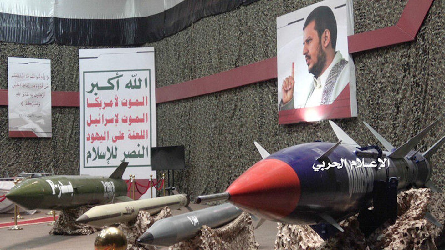 Choang voi gian vu khi duyet binh cua dan quan Houthi o Yemen-Hinh-16