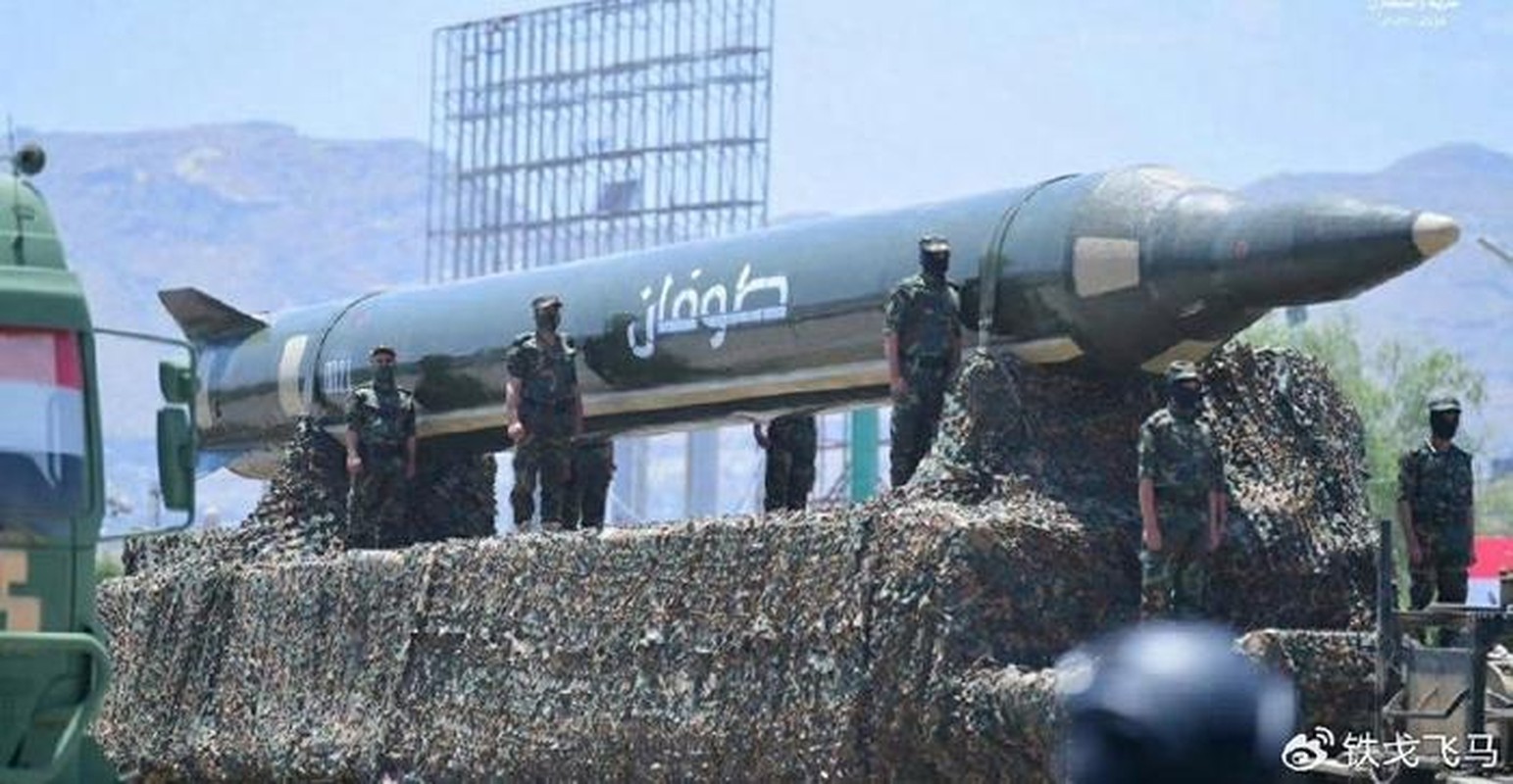 Choang voi gian vu khi duyet binh cua dan quan Houthi o Yemen-Hinh-21