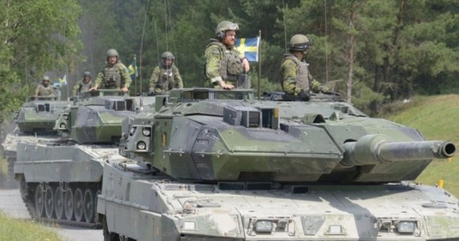 Xe tang Strv 122 vua bi pha huy tai Ukraine manh toi dau?