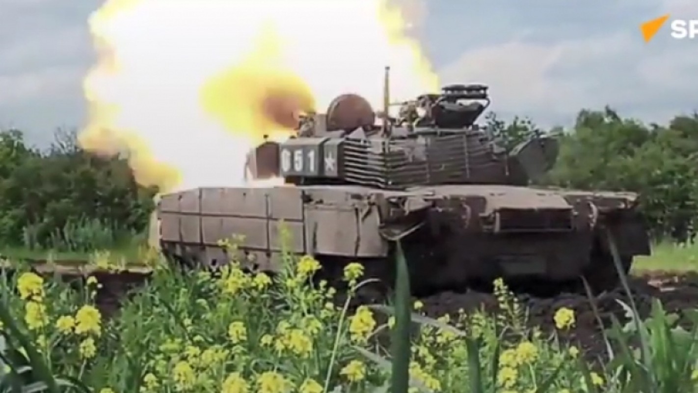 Xe tang T-80BVM “san xuat loat” cua Nga tham chien tai Ukraine-Hinh-13