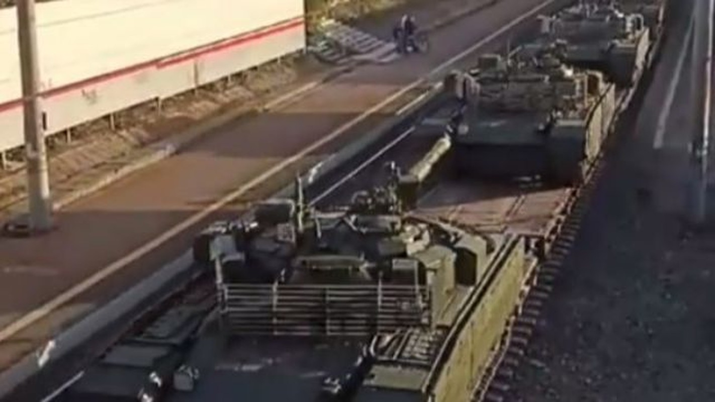 Xe tang T-80BVM “san xuat loat” cua Nga tham chien tai Ukraine
