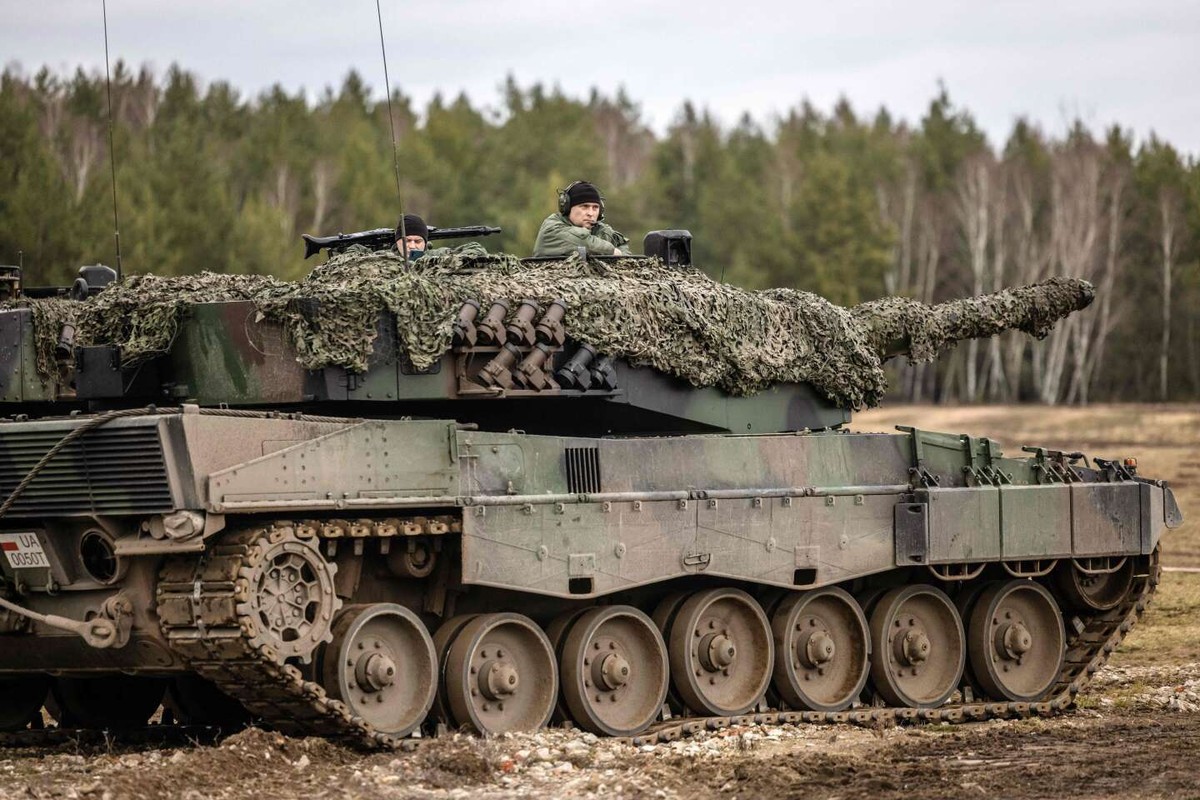 Xe tang Leopard-2 tro thanh “muc tieu quen thuoc” cua quan Nga-Hinh-3