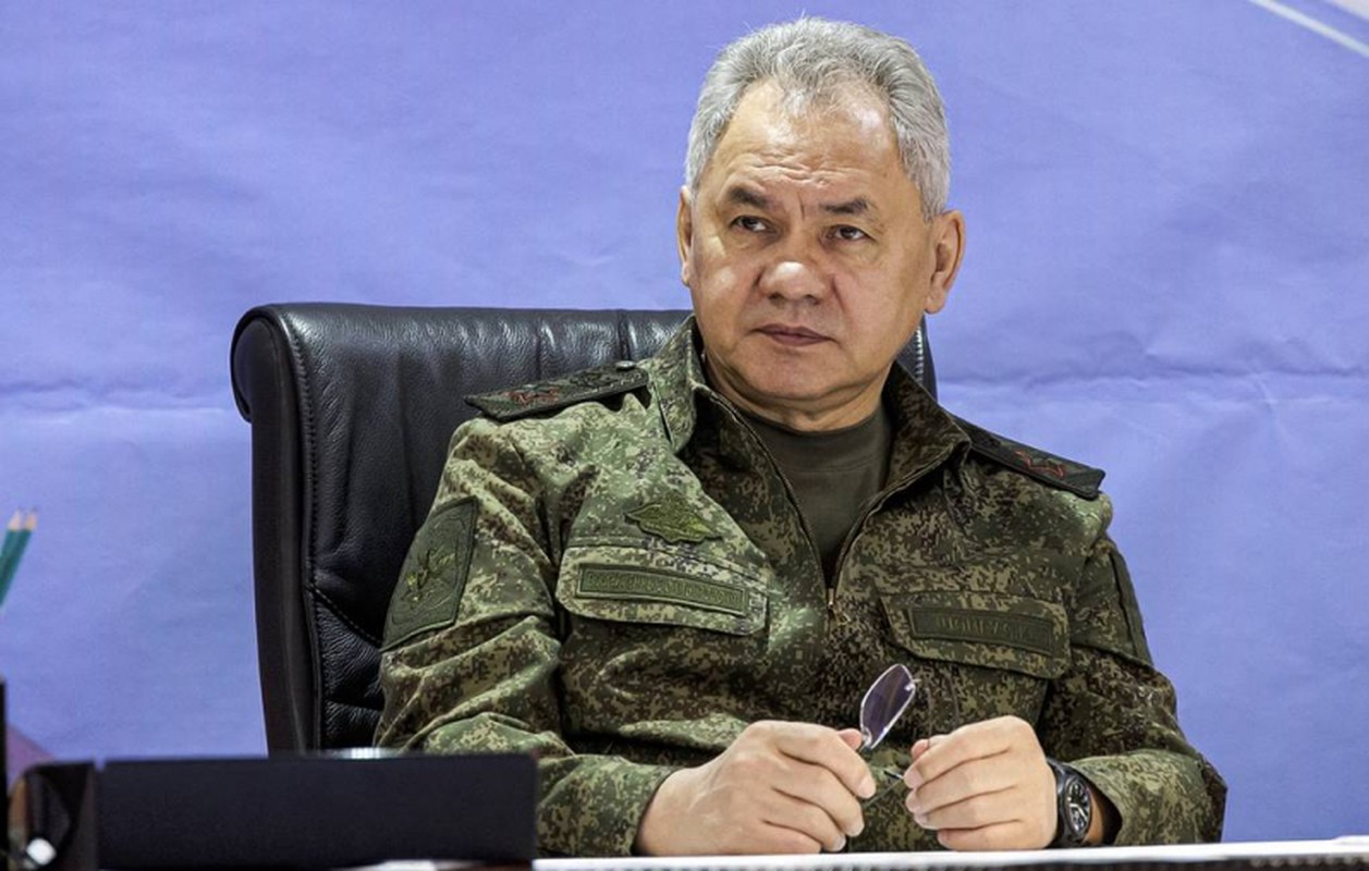 Bo truong Shoigu: Hay cho Ukraine biet suc manh bom chum Nga-Hinh-4