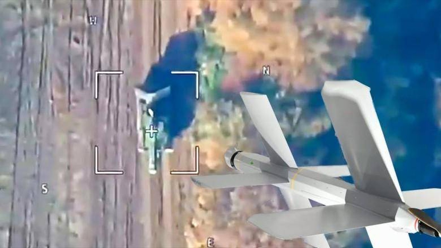Cach UAV Lancet moi cua Nga doi pho voi HIMARS-Hinh-2