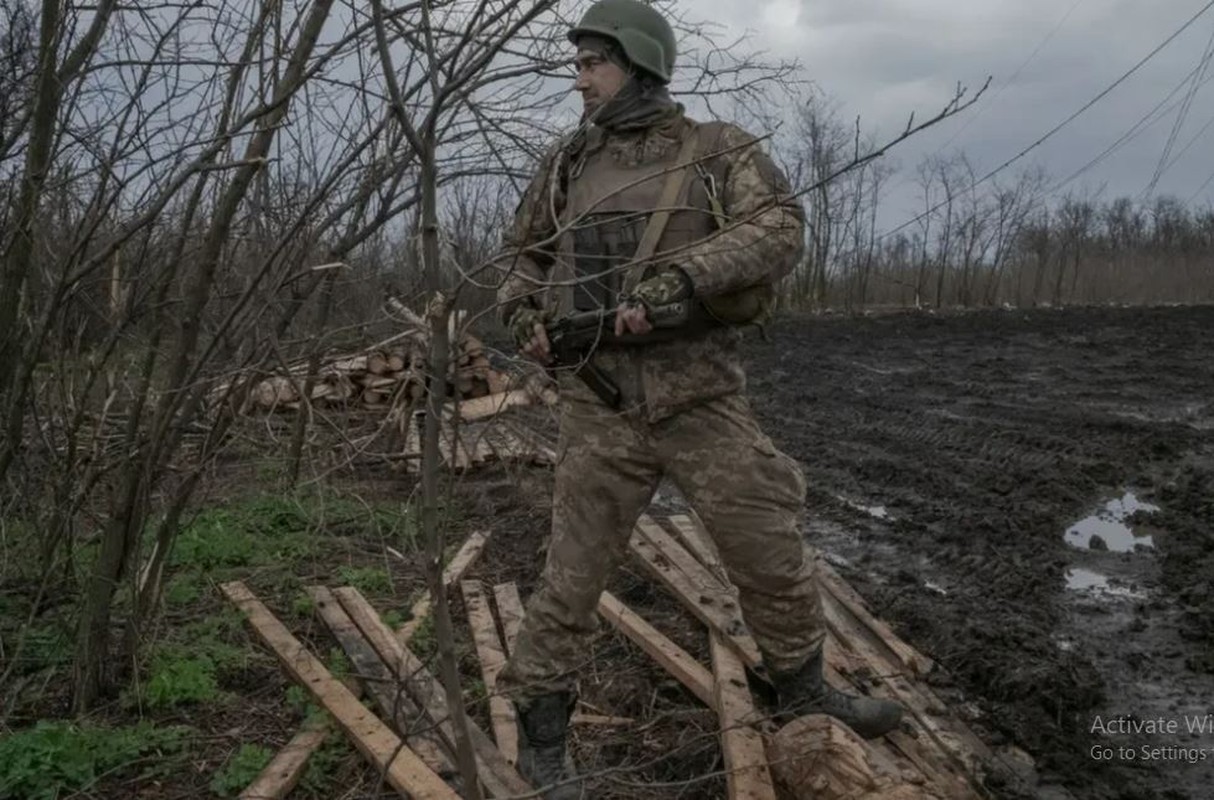 Quan Nga xiet vong vay, Avdiivka nguy kich, 8 lu doan Ukraine tang vien-Hinh-20