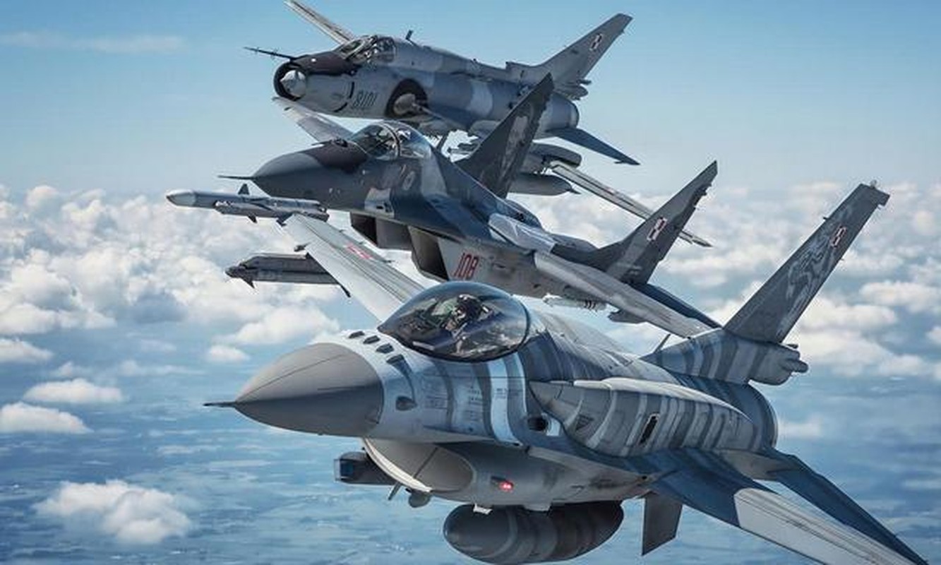 Ten lua Nga xuyen thung tuyen phong thu NATO, F-16 bay theo bat luc-Hinh-7
