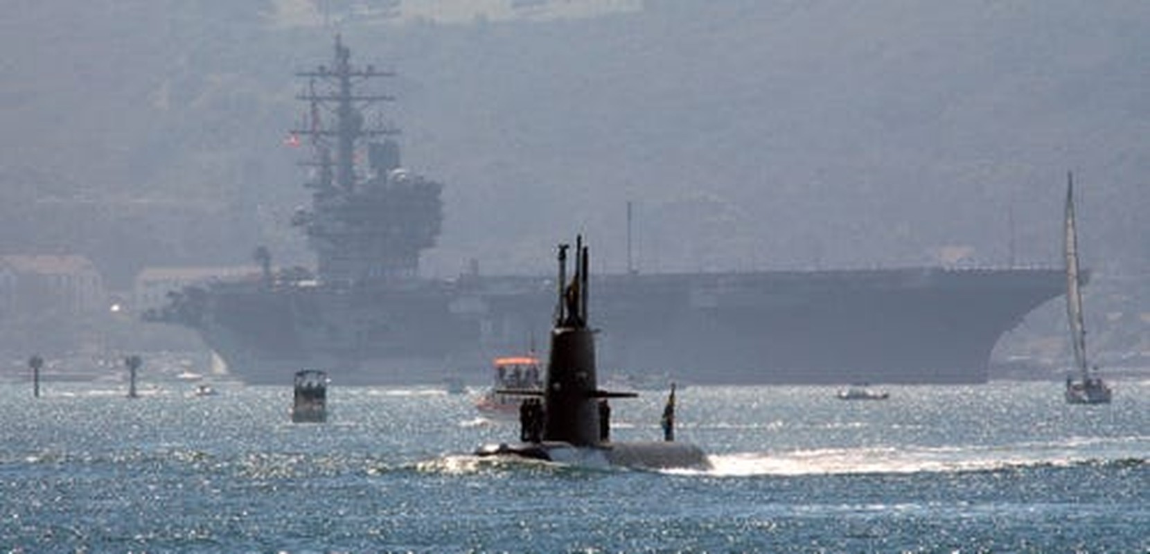 View - 	Loạt tàu chiến hùng hậu trong đội hình tàu sân bay Hải quân Mỹ