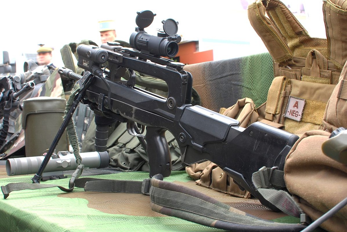 View - 	Trước khi chọn súng HK416F Quân đội Pháp chọn súng nào