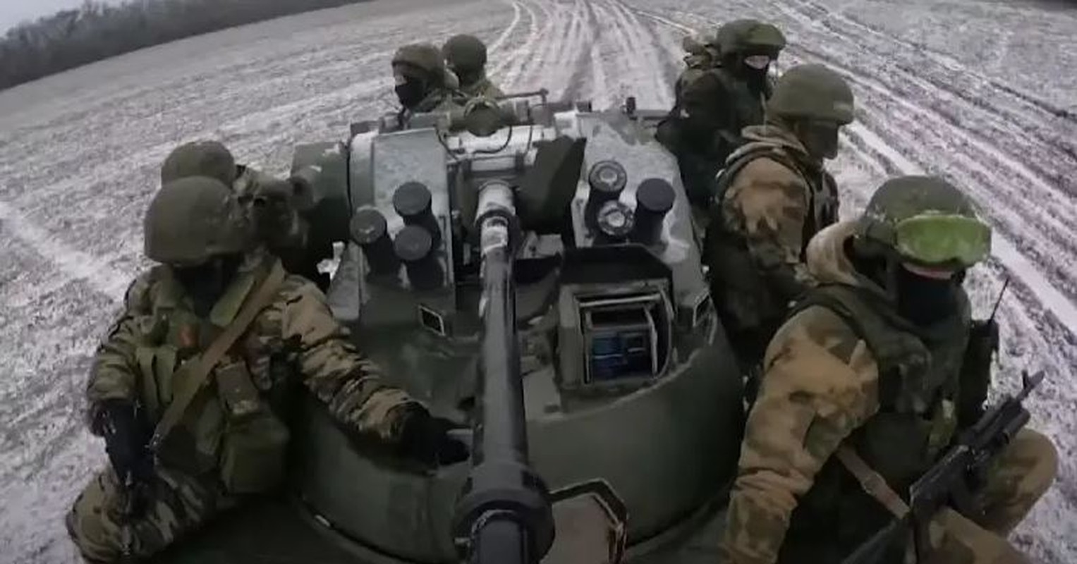View - 	Quân đội Nga còn 700 mét để đóng hoàn toàn nồi hầm Avdiivka 