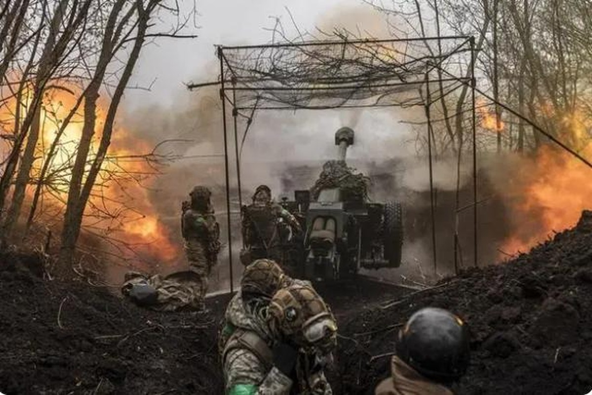 View - 	Pháo nhiệt áp bắn chế áp, ba lữ đoàn Ukraine tại Avdiivka nguy ng