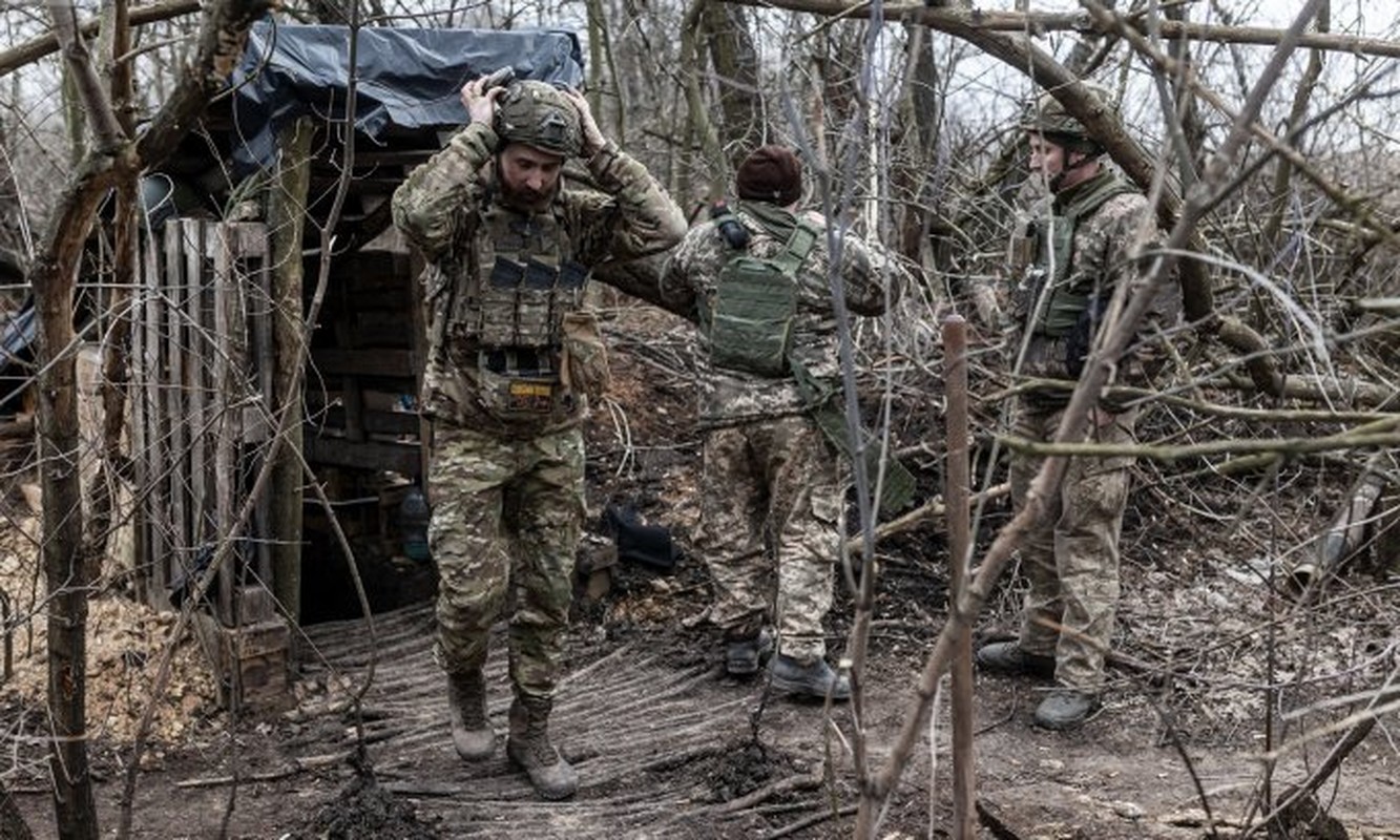 Ukraine rut voi khoi Avdiivka, quan Nga thu nhieu vu khi My-Hinh-14