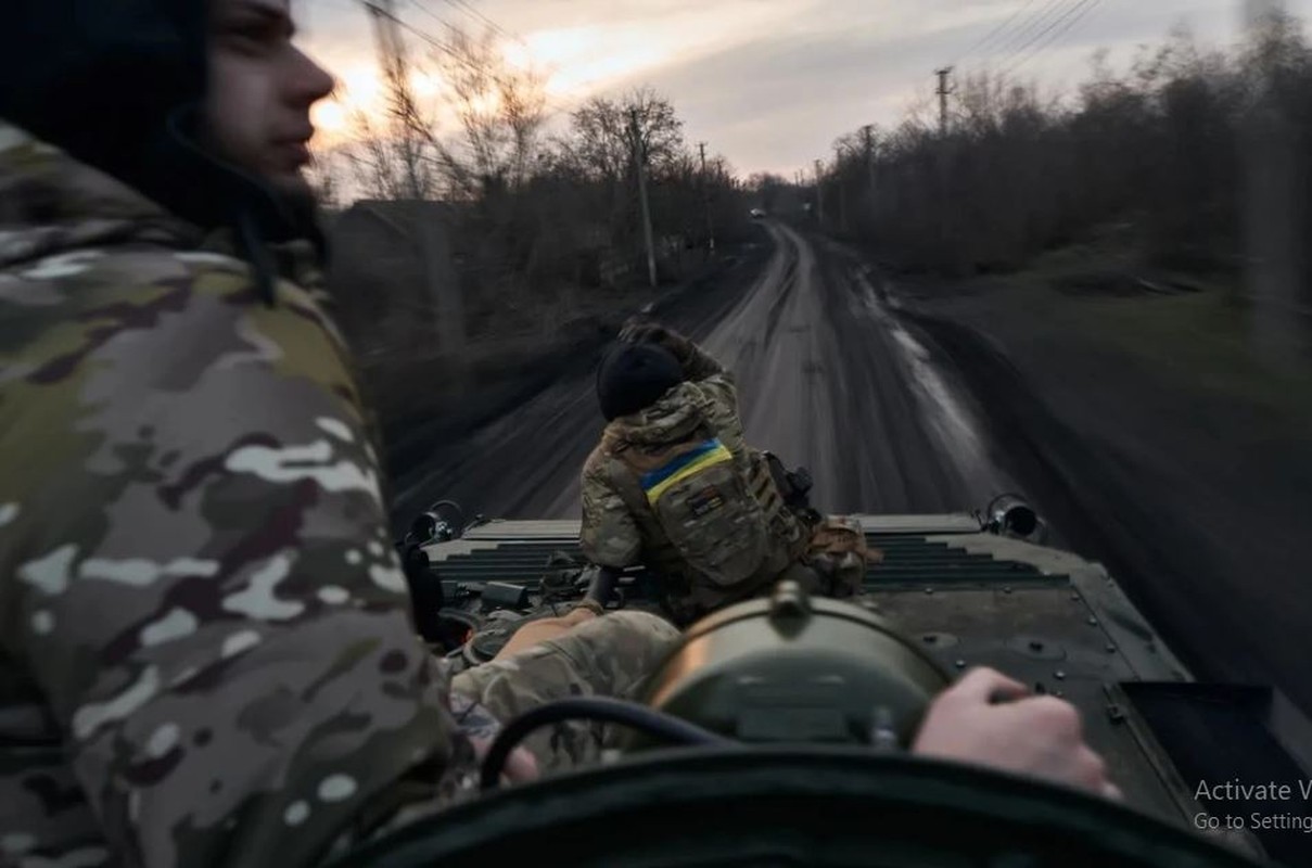 Ukraine rut voi khoi Avdiivka, quan Nga thu nhieu vu khi My-Hinh-2