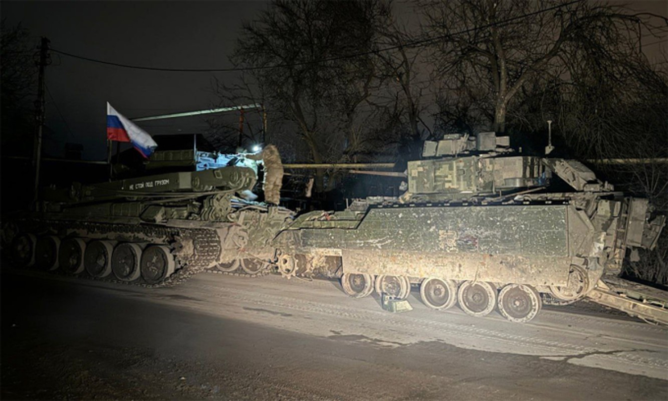 Ukraine rut voi khoi Avdiivka, quan Nga thu nhieu vu khi My-Hinh-4