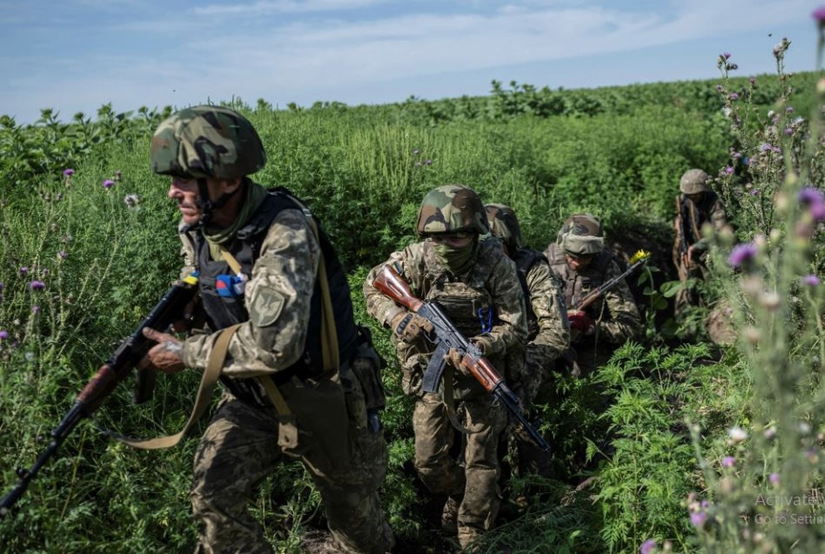 Quan Ukraine phan cong vao Avdiivka, bi quan Nga truy kich, danh bat-Hinh-10