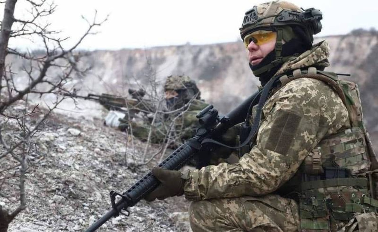 Quan Ukraine phan cong vao Avdiivka, bi quan Nga truy kich, danh bat-Hinh-4