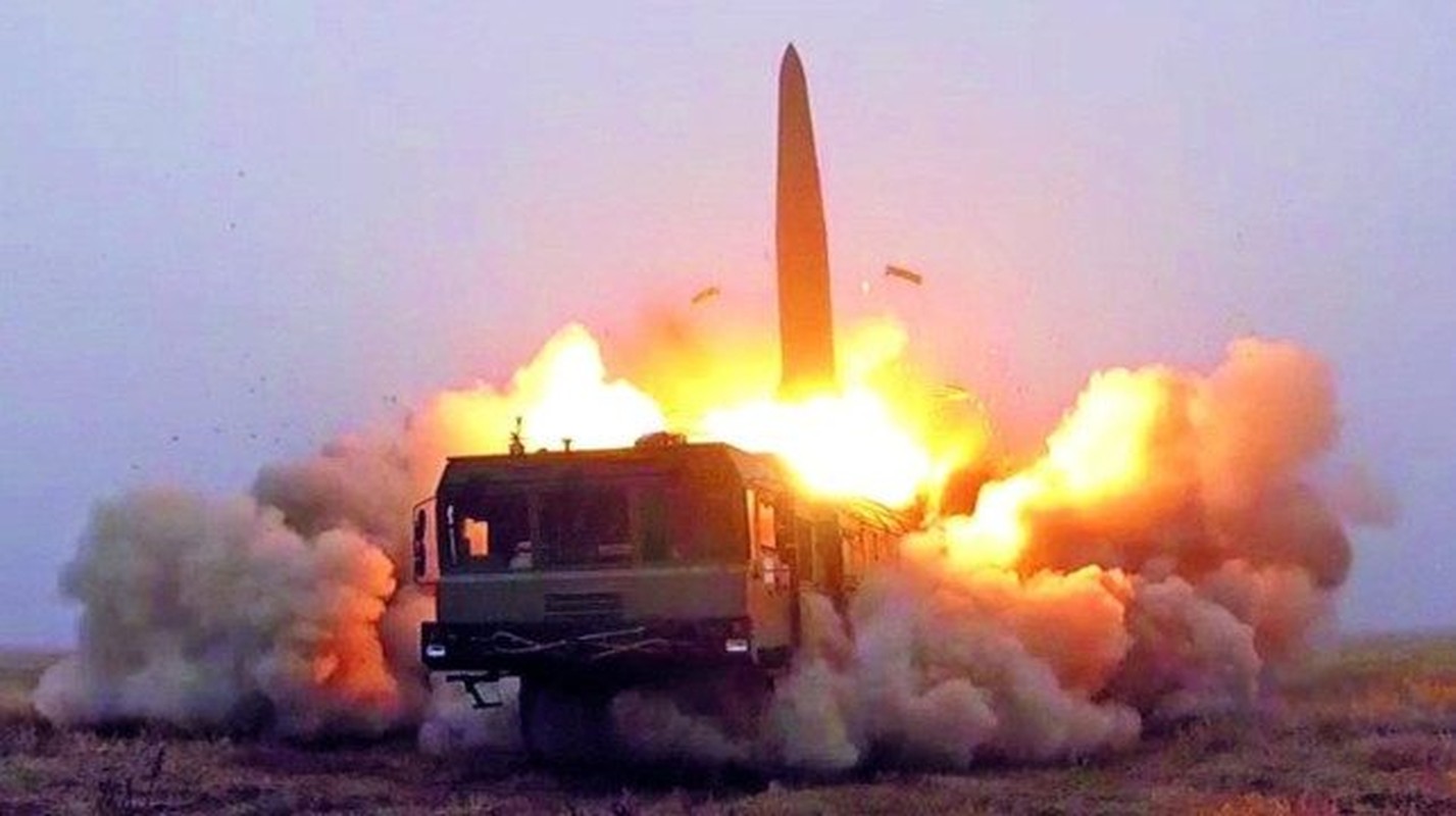 Tai sao ten lua Iskander cua Nga “vo” duoc HIMARS khi dang co dong?-Hinh-4