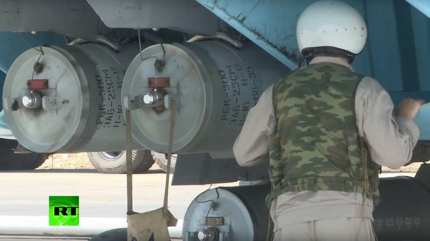 View - 	Không quân Nga tăng cường tấn công mục tiêu Ukraine bằng bom chùm