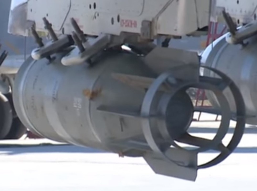 View - 	Không quân Nga tăng cường tấn công mục tiêu Ukraine bằng bom chùm