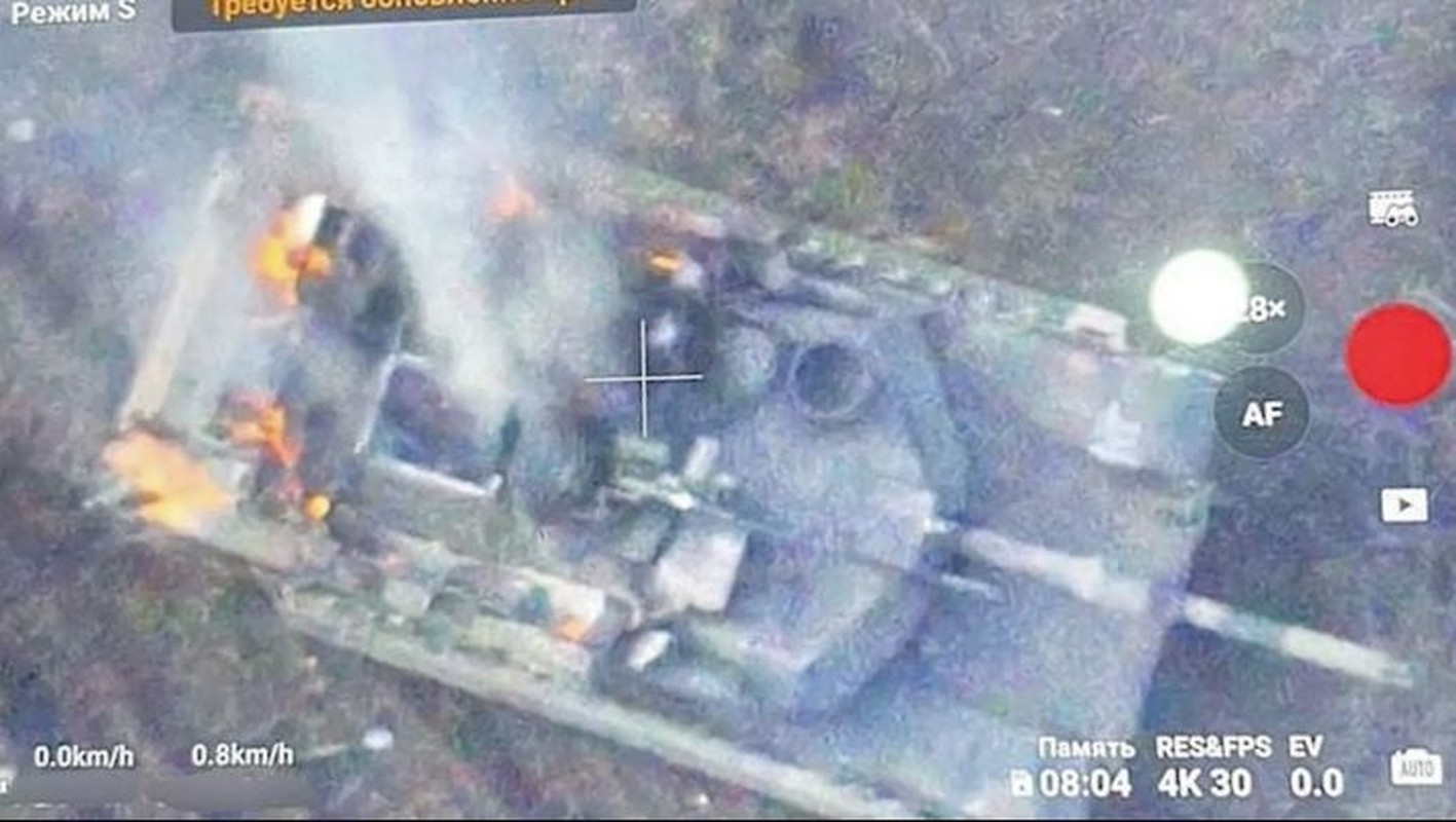 View - 	Siêu tăng M1 Abrams không tránh được sự truy sát của UAV Lancet