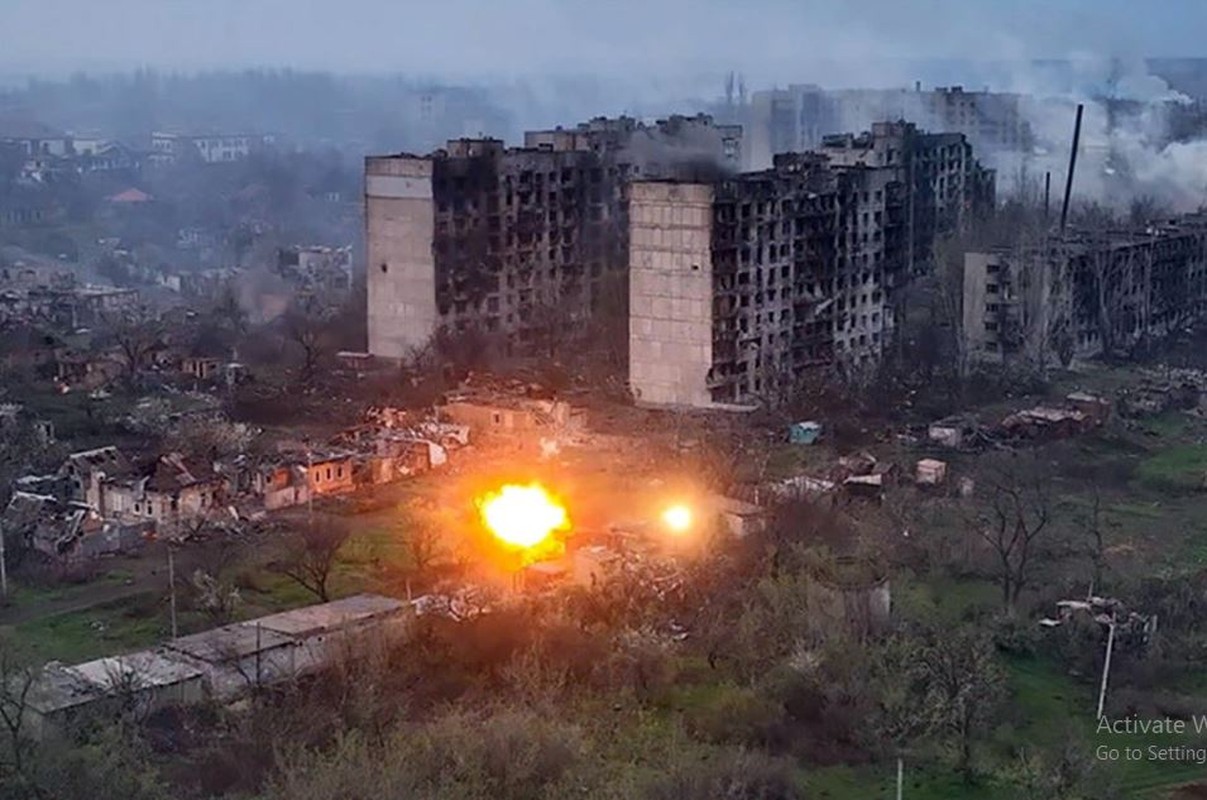 View - 	Trận Chasov Yar Lính dù Nga chiếm tòa nhà cao tầng đầu tiên
