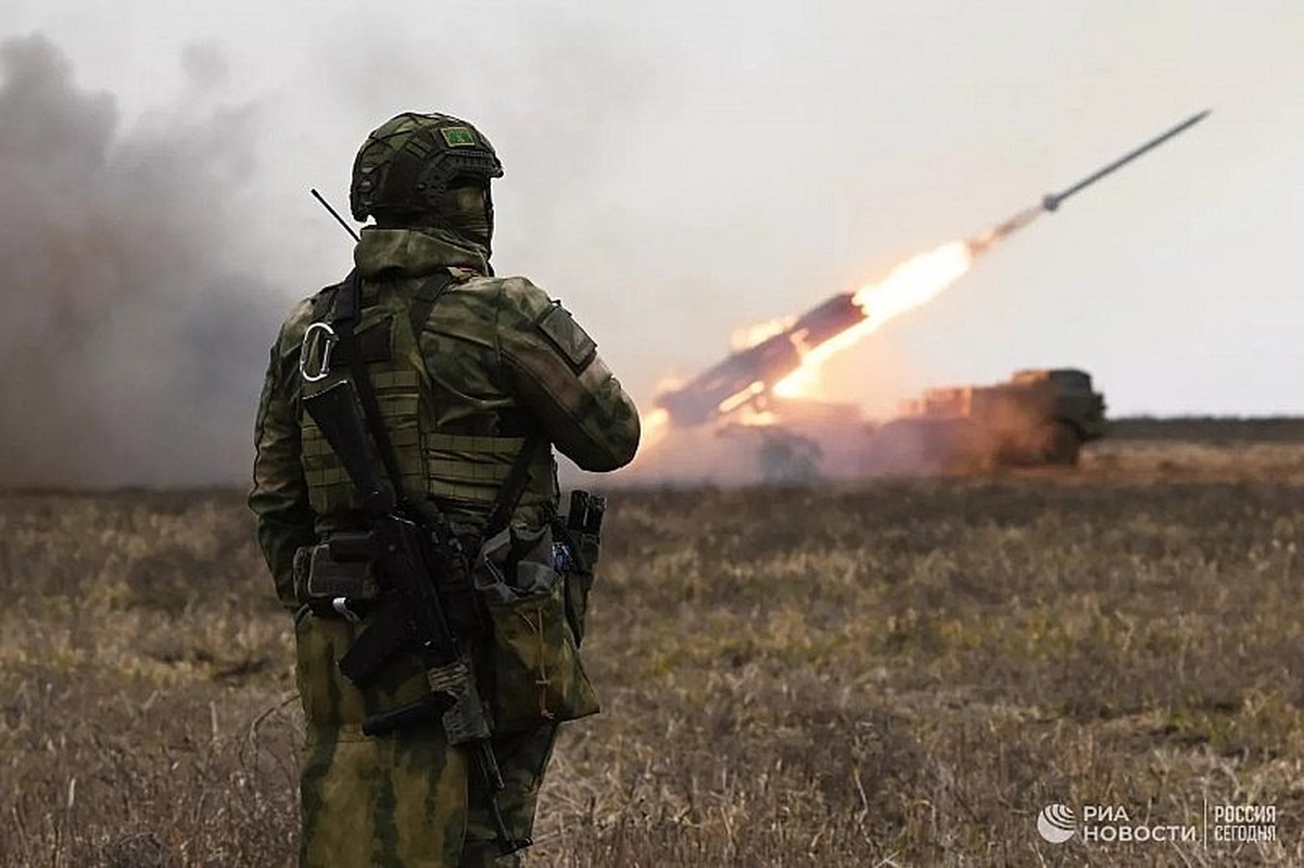 View - 	Chasov Yar rung chuyển, bom nhiệt áp gây thương vong cho Ukraine