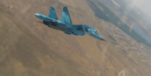 Phong khong Ukraine te liet, Su-25 cua Nga lap tuc xuat kich-Hinh-10
