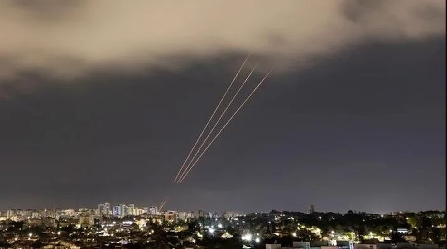 View - 	Iran và đồng minh tổng tiến công bằng tên lửa và UAV vào Israel 