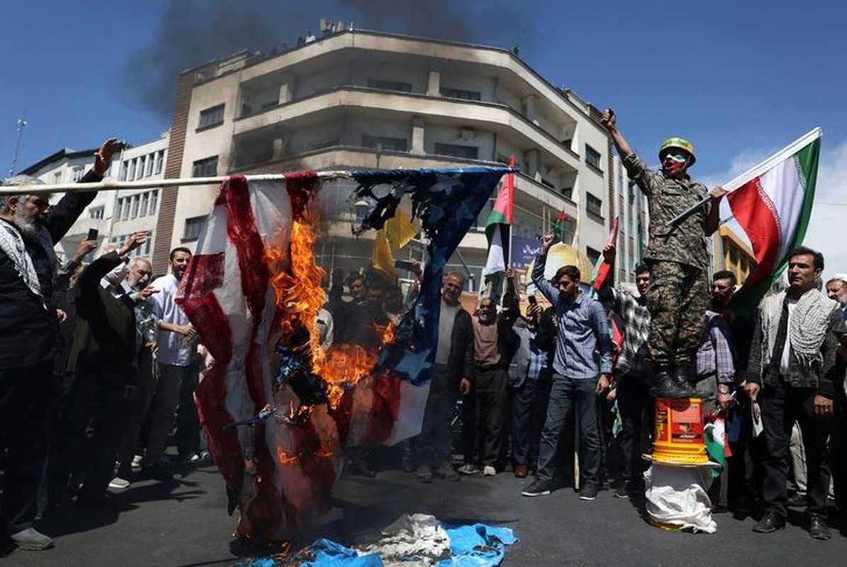 View - 	Iran tấn công đáp trả Israel, thái độ của Mỹ thay đổi