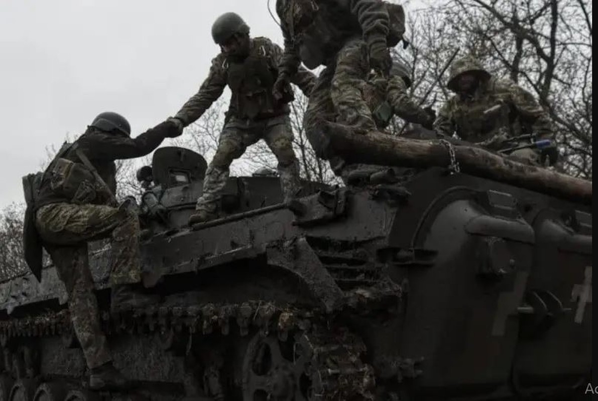 View - 	Ukraine rút lui mà không có hỏa lực, thương vong tăng gấp 5 lần