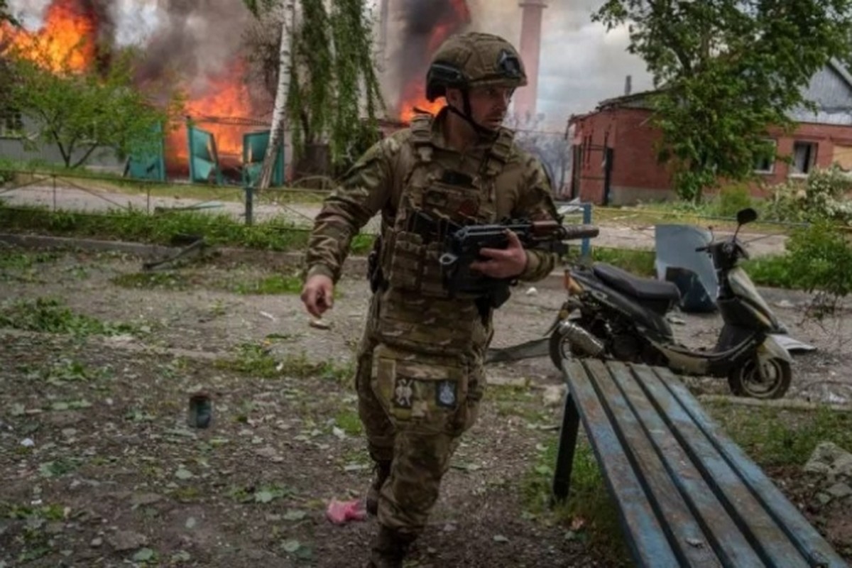 Quan Ukraine bat dau rut lui trong hoang loan khoi Kharkov-Hinh-10