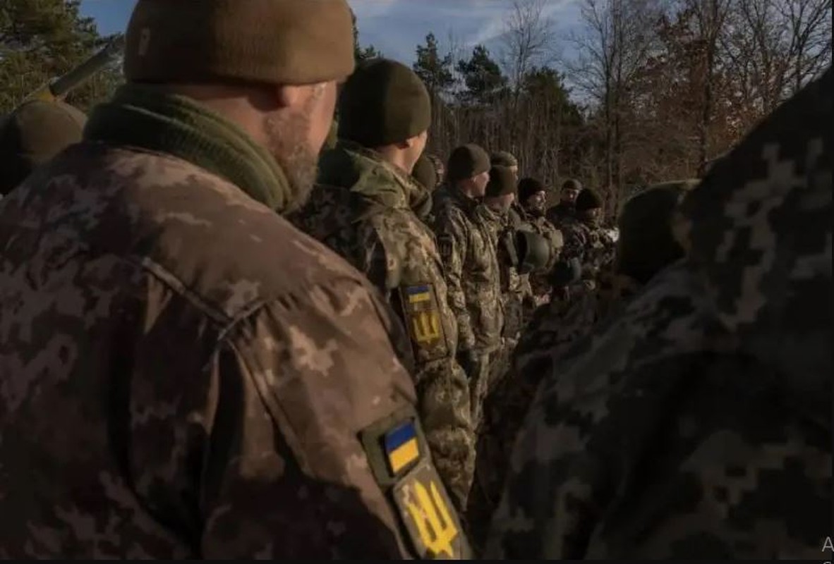 Quan Ukraine bat dau rut lui trong hoang loan khoi Kharkov-Hinh-2