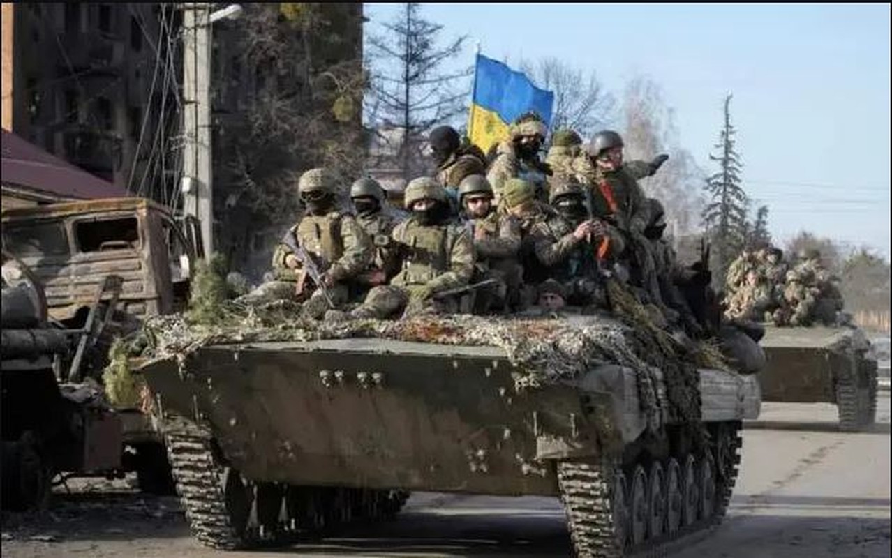 Quan chu luc Ukraine tiep vien cho Kharkov, Nga su dung phao nhiet ap-Hinh-15