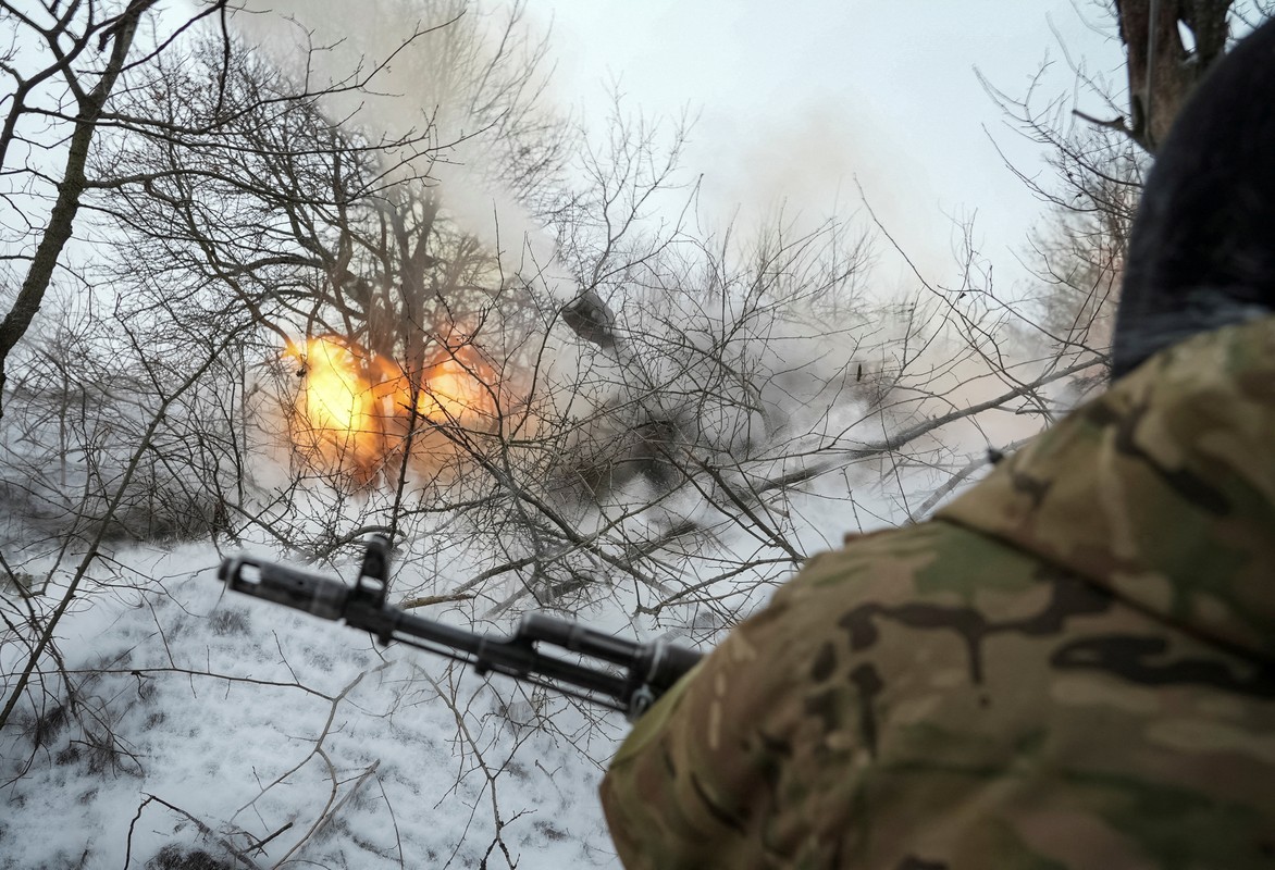 View - 	Lính dù Nga đột kích Chasov Yar, quân Ukraine phòng thủ câu giờ