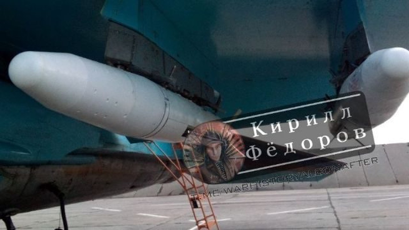 View - 	Bom có điều khiển của Nga san phẳng mục tiêu Ukraine ở Chasov Yar