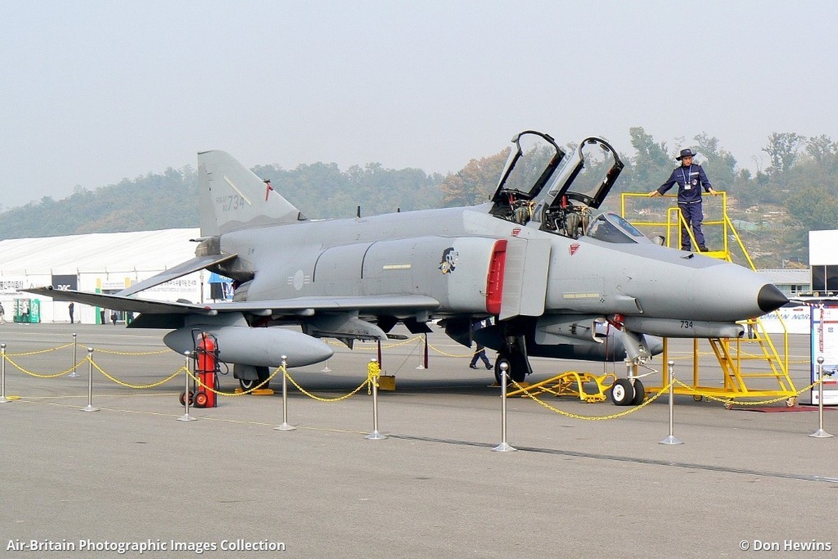 View - 	Sau hơn nửa thế kỷ, phi đội F 4 Phantom của Hàn Quốc loại biên