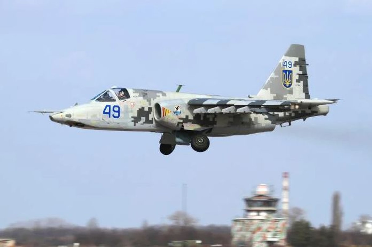 “Ong lao” Su-25 cua Khong quan Ukraine da co them nhiem vu moi-Hinh-13