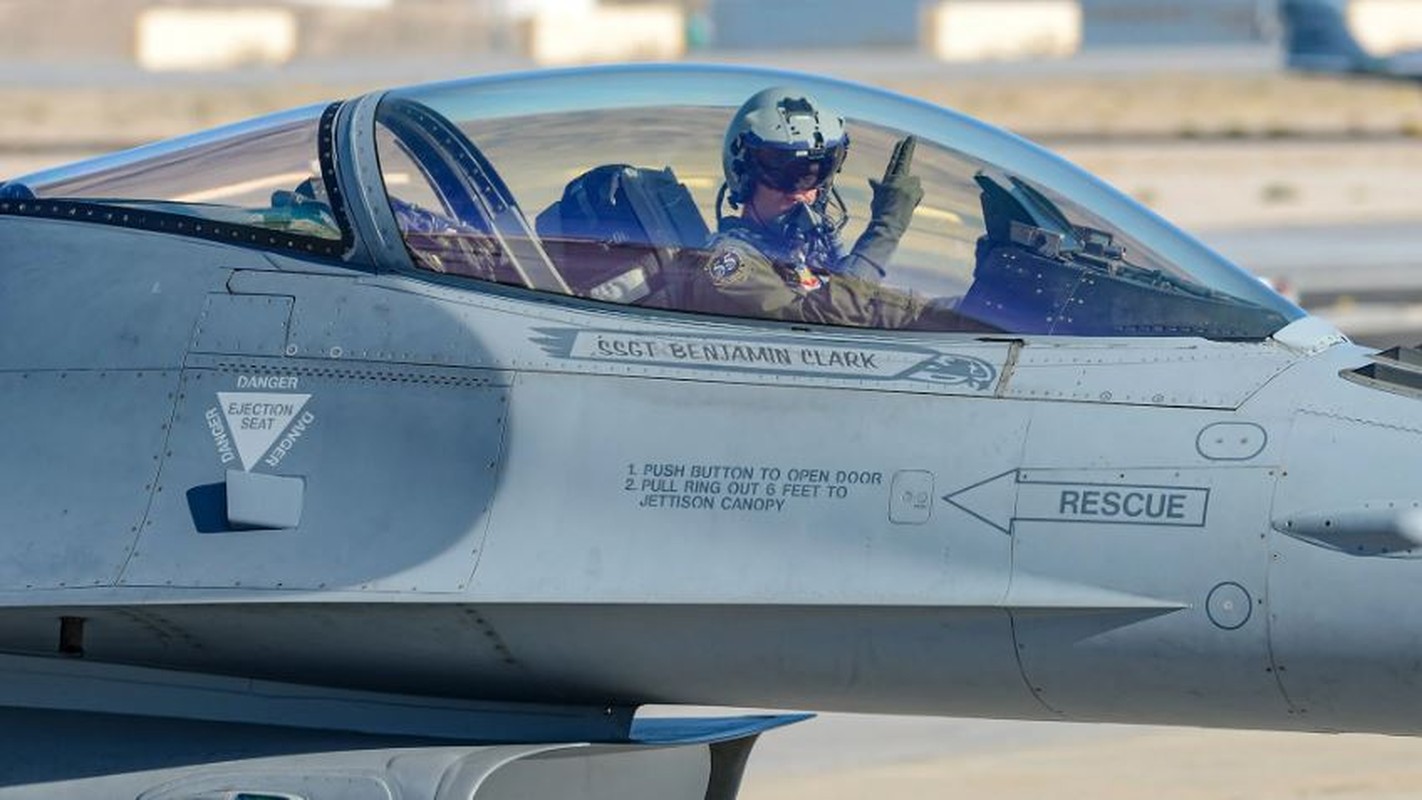 View - 	Ukraine, Mỹ tranh cãi về đào tạo phi công lái máy bay F-16