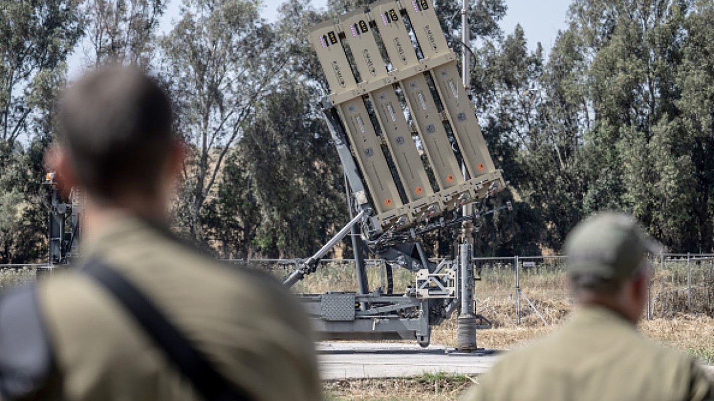 View - 	Hệ thống phòng không vững chắc của Israel bị Hezbollah luồn kim