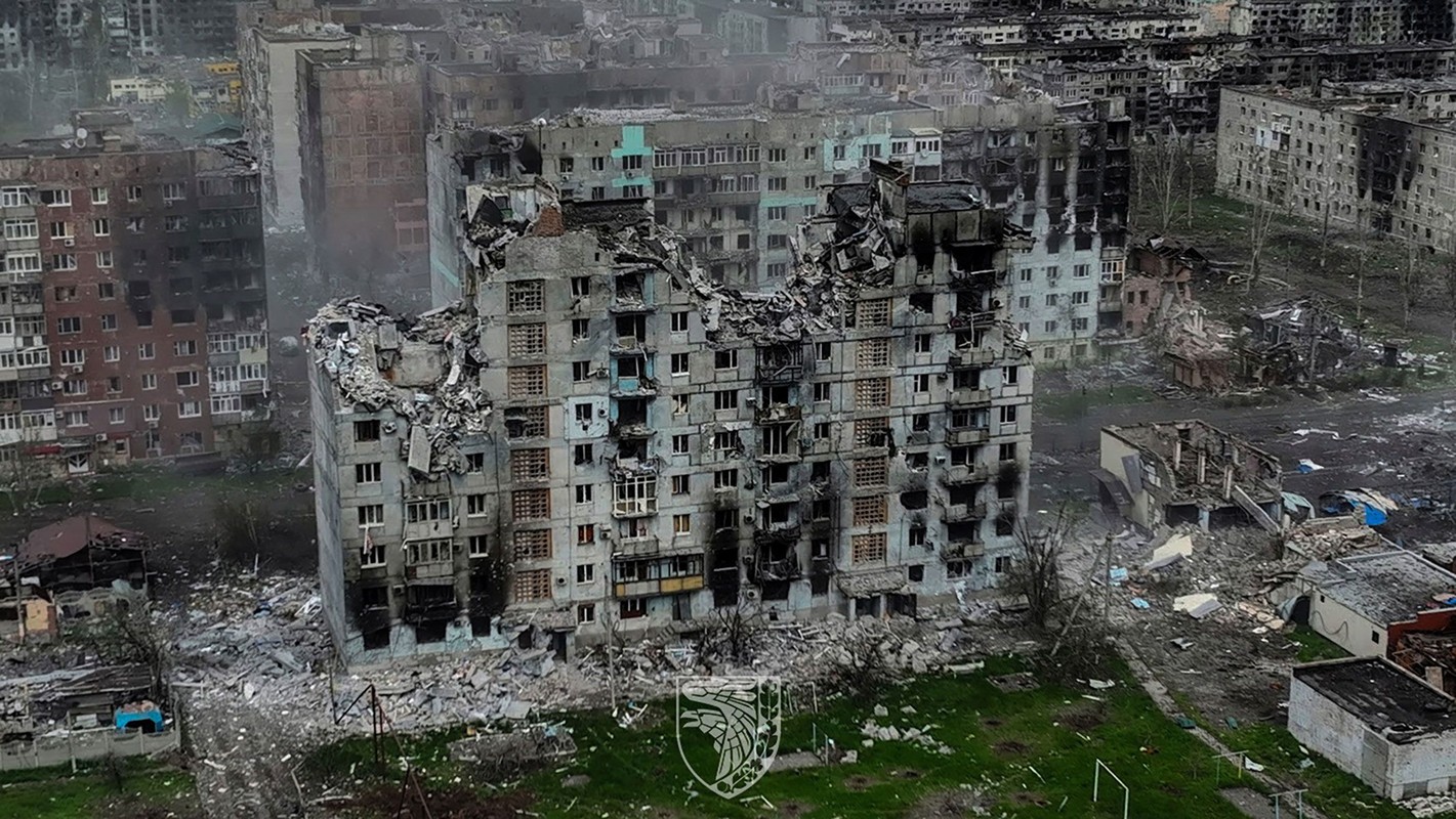 View - 	Quân đội Ukraine làm gì để đối phó với siêu bom 3 tấn của Nga