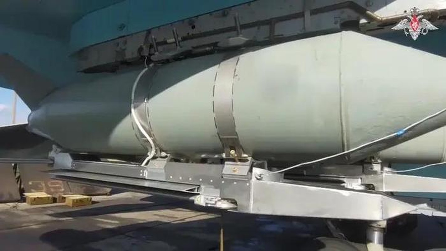 Suc tan pha khung khiep cua sieu bom 3.000 kg Nga tha xuong Ukraine-Hinh-10