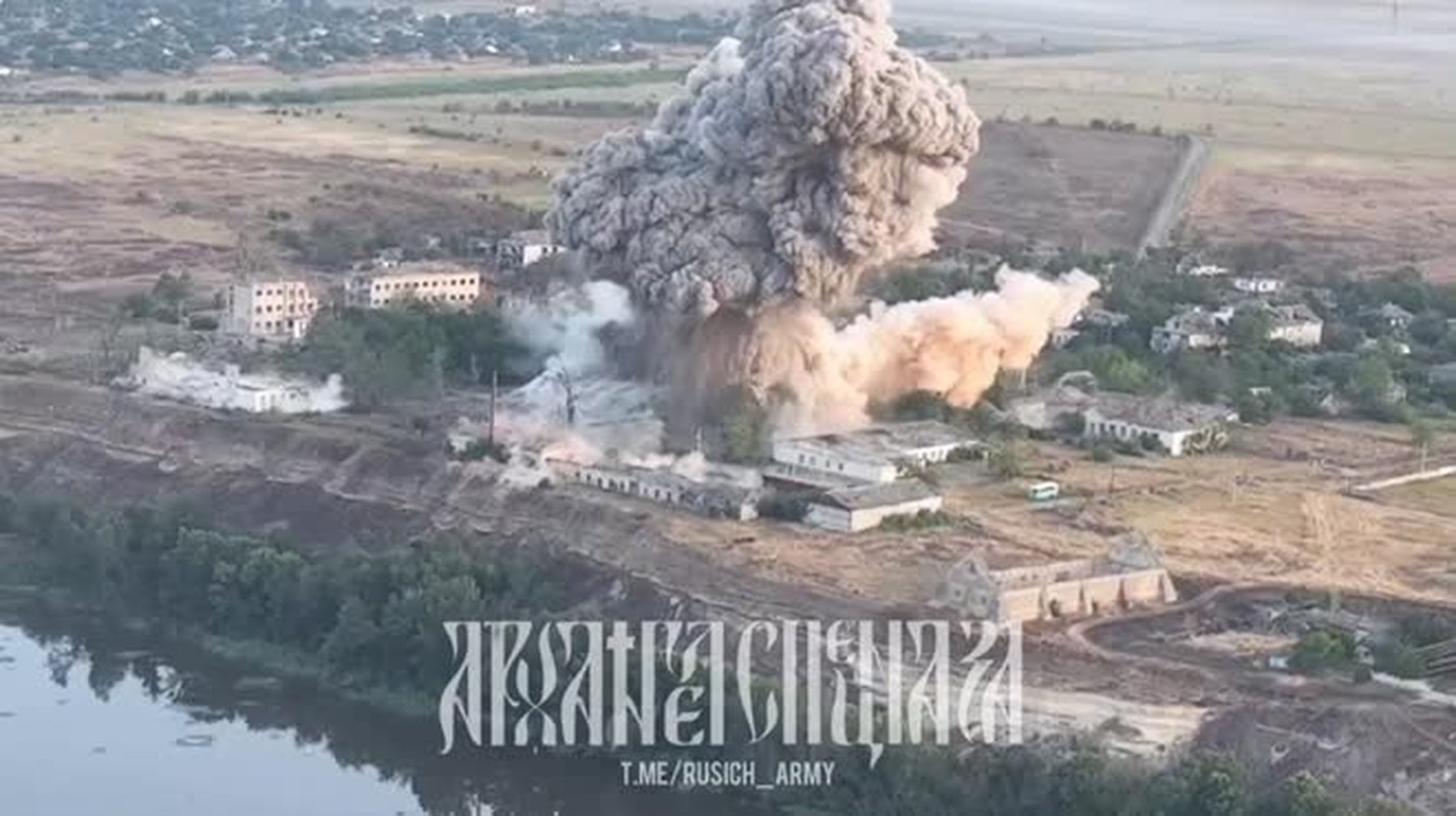 Suc tan pha khung khiep cua sieu bom 3.000 kg Nga tha xuong Ukraine-Hinh-11