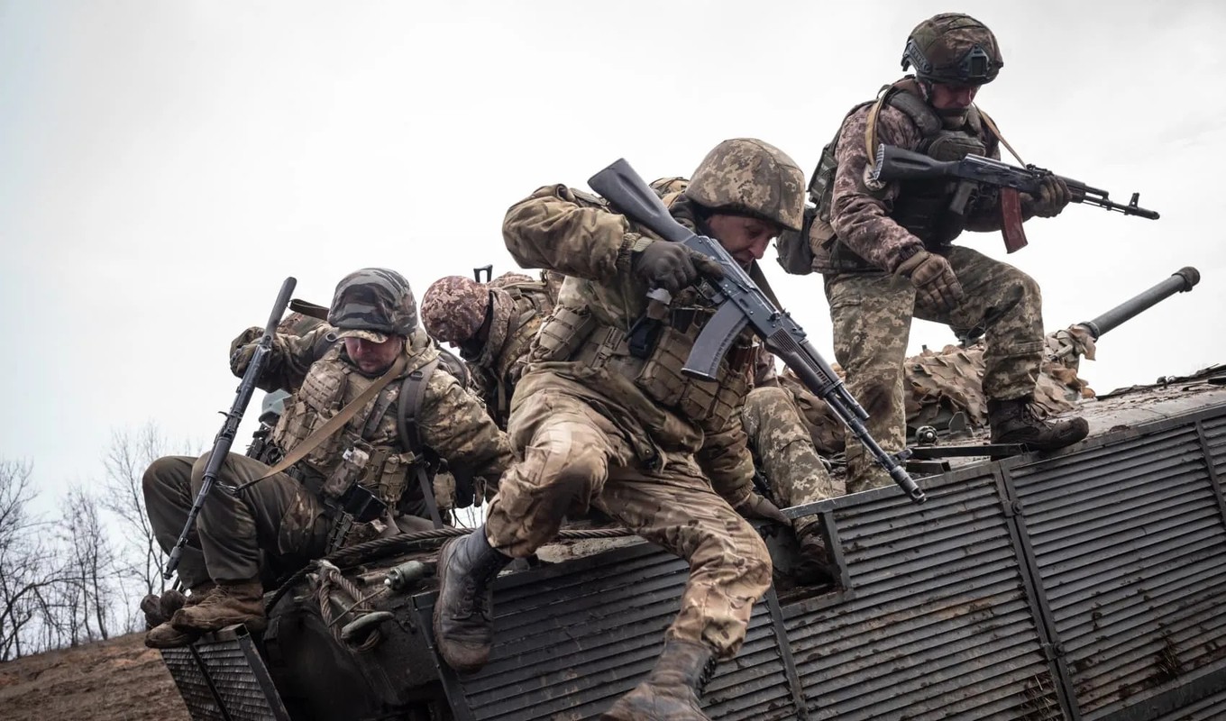 7 lu doan Ukraine tang vien cho Kharkov, NATO giup xay dung ke hoach-Hinh-17