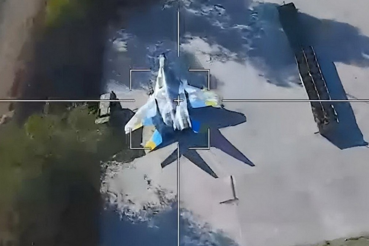 Ngay ton that cua Khong quan Ukraine, 7 chiec Su-27 bi tan cong-Hinh-11