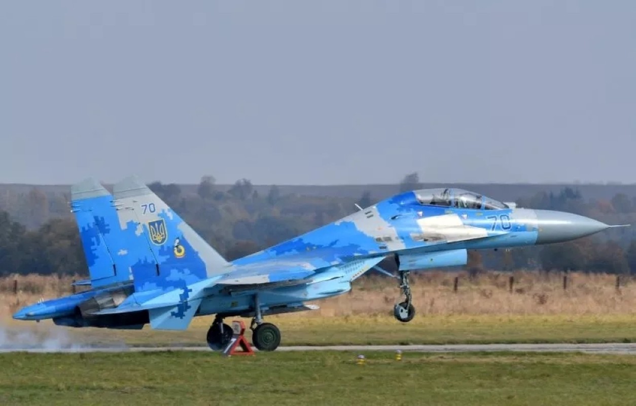 Ngay ton that cua Khong quan Ukraine, 7 chiec Su-27 bi tan cong-Hinh-13